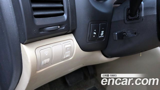 Kia Canival 2010 — photo 15