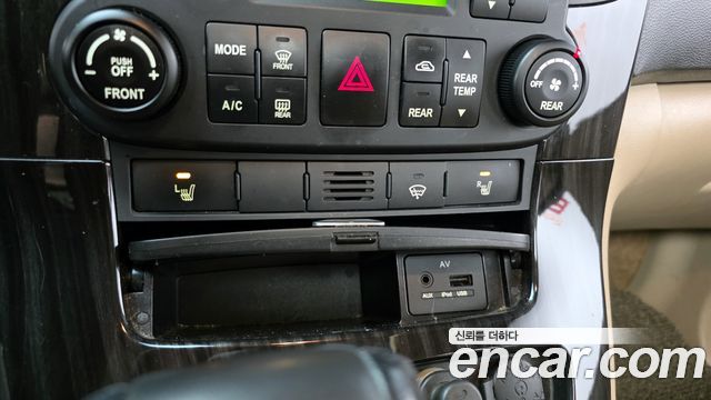 Kia Canival 2010 — photo 20