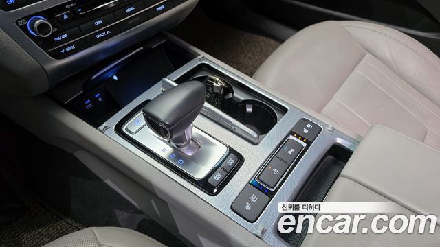 Genesis G80 2017 — photo 12
