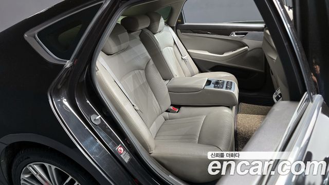 Genesis G80 2017 — photo 17