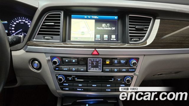 Genesis G80 2017 — photo 19