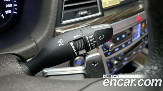 Genesis G80 2017 — photo 22