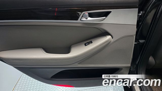 Genesis G80 2017 — photo 14