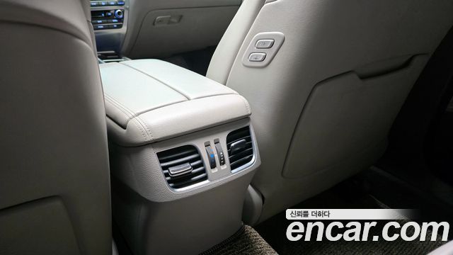 Genesis G80 2017 — photo 31