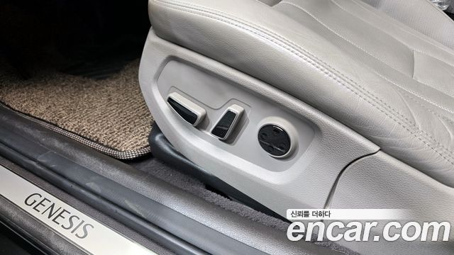 Genesis G80 2017 — photo 33