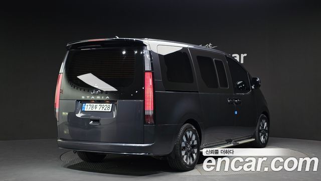 Hyundai Staria 2023 — photo 2
