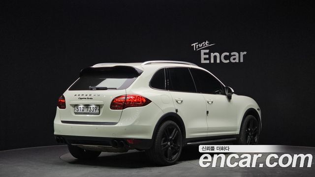 Porsche Cayenne 2011 — photo 2