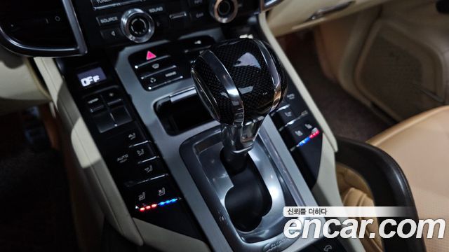 Porsche Cayenne 2011 — photo 9