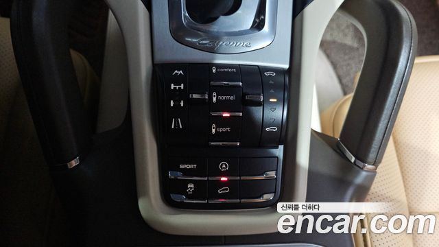 Porsche Cayenne 2011 — photo 17