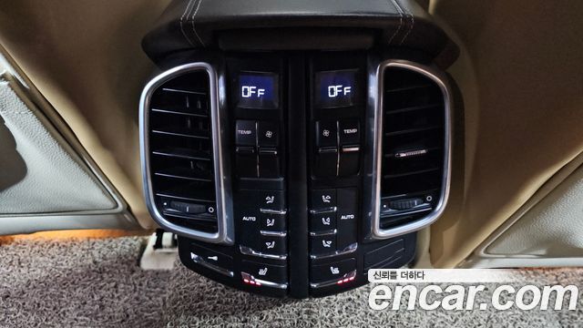 Porsche Cayenne 2011 — photo 18