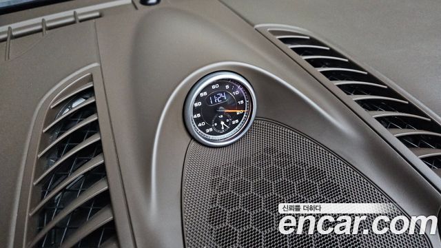 Porsche Cayenne 2011 — photo 19