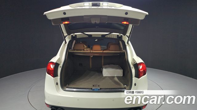 Porsche Cayenne 2011 — photo 20