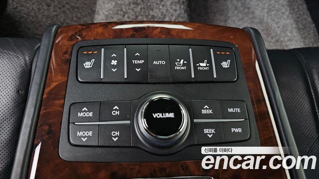 Hyundai Equus 2010 — photo 20