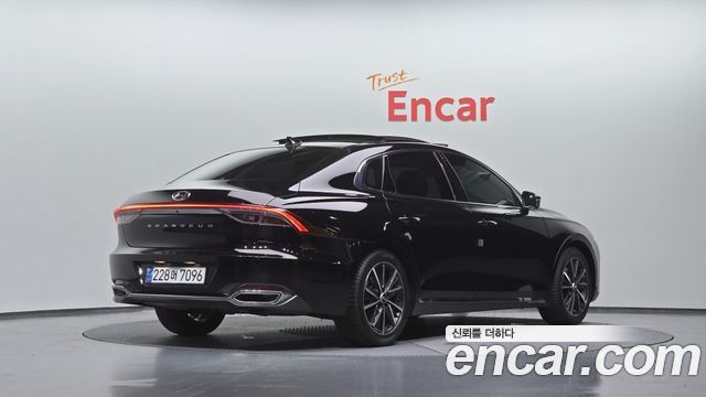 Hyundai Grandeur 2023 — photo 2