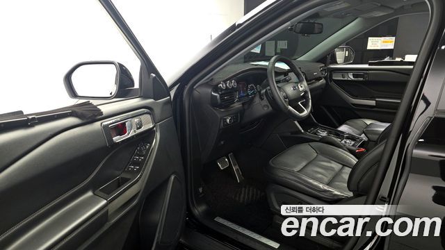 Ford Explorer 2021 — photo 13