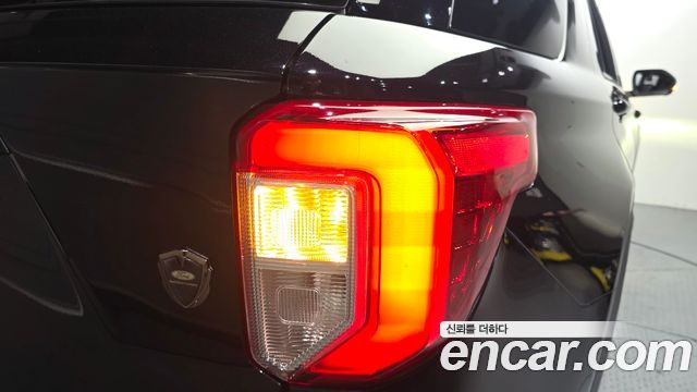 Ford Explorer 2021 — photo 9