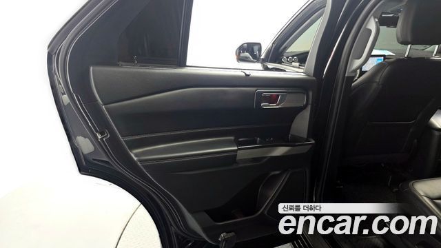 Ford Explorer 2021 — photo 15
