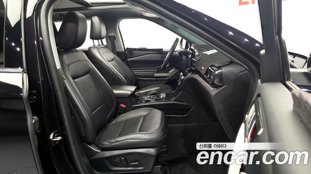 Ford Explorer 2021 — photo 16