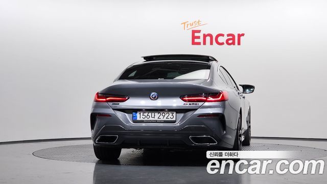 BMW 8-Series 2023 — photo 4