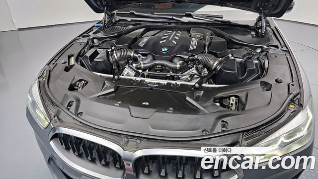 BMW 8-Series 2023 — photo 6