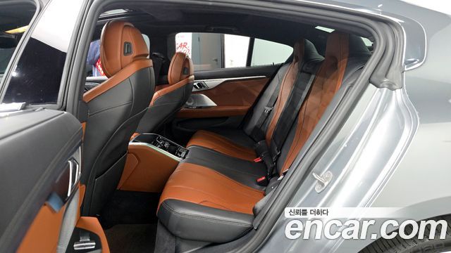 BMW 8-Series 2023 — photo 18