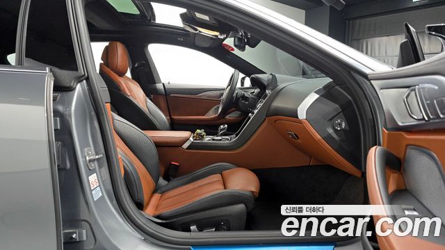 BMW 8-Series 2023 — photo 16
