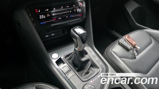 Volkswagen Tiguan 2021 — photo 12