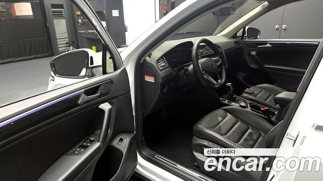 Volkswagen Tiguan 2021 — photo 13