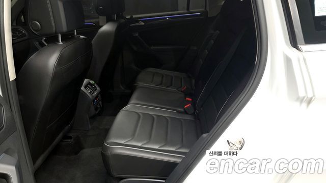 Volkswagen Tiguan 2021 — photo 18