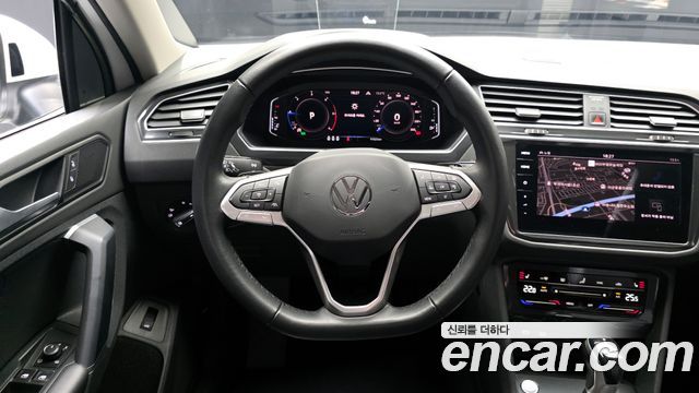 Volkswagen Tiguan 2021 — photo 19