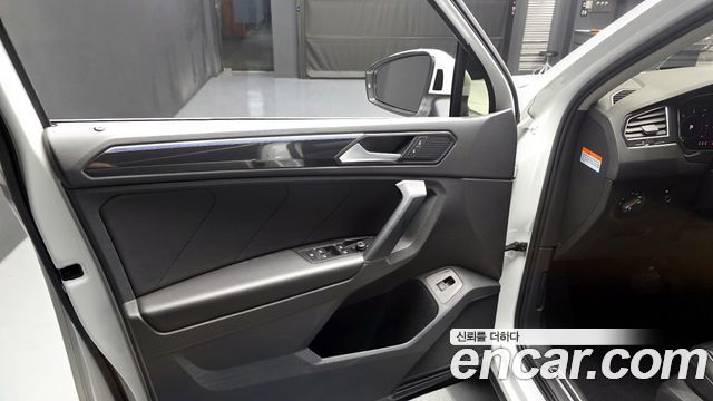 Volkswagen Tiguan 2021 — photo 14