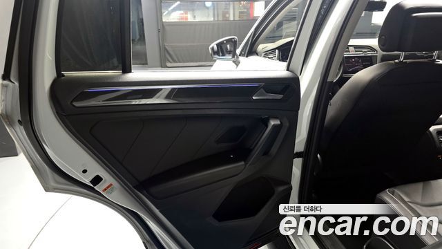 Volkswagen Tiguan 2021 — photo 15
