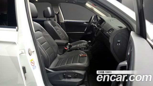 Volkswagen Tiguan 2021 — photo 16