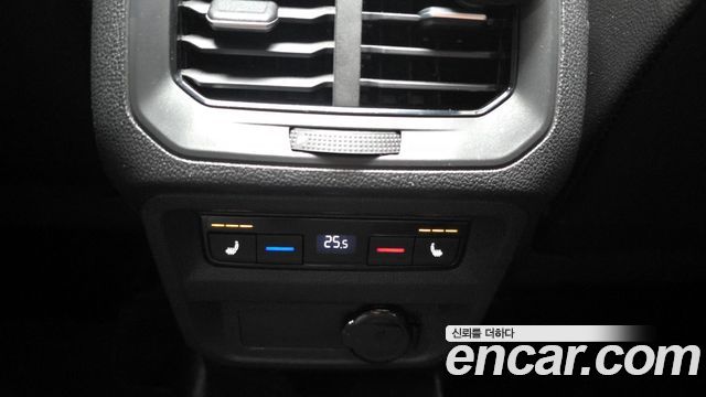 Volkswagen Tiguan 2021 — photo 27