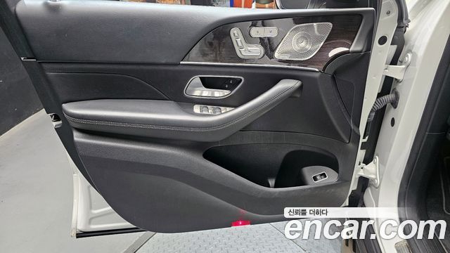 Mercedes-Benz GLE-Class 2022 — photo 14