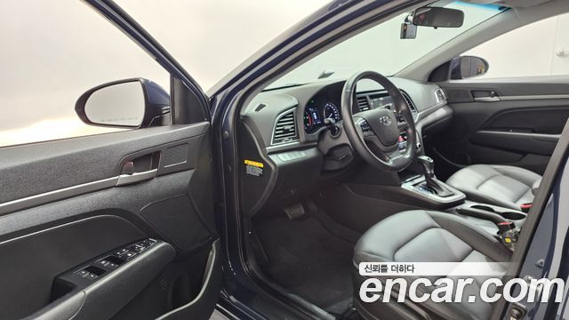 Hyundai AVANTE 2016 — photo 10