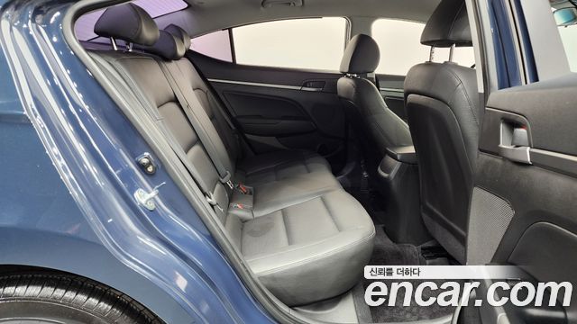 Hyundai AVANTE 2016 — photo 11