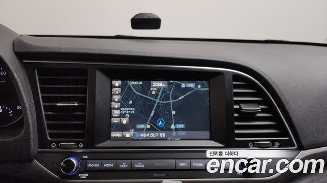 Hyundai AVANTE 2016 — photo 12