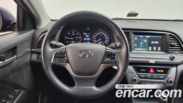 Hyundai AVANTE 2016 — photo 13