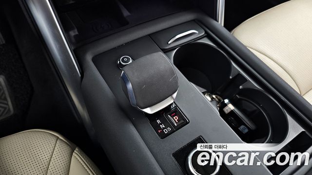 Land Rover Discovery 2022 — photo 9