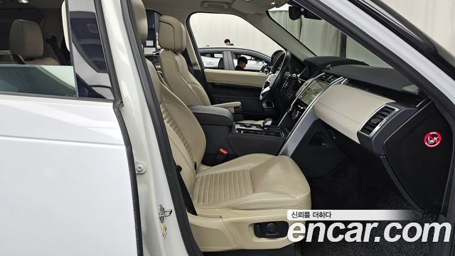 Land Rover Discovery 2022 — photo 11