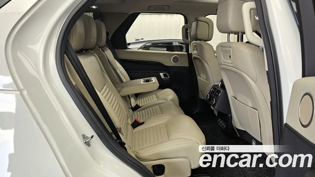 Land Rover Discovery 2022 — photo 12