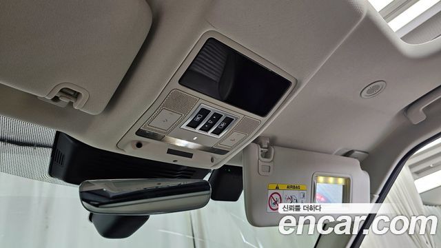 Land Rover Discovery 2022 — photo 16