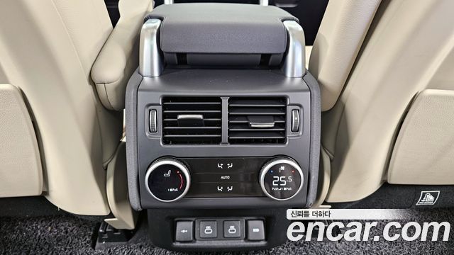 Land Rover Discovery 2022 — photo 18