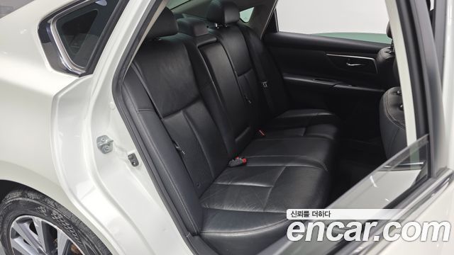 Nissan Altima 2017 — photo 11