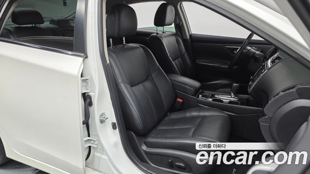 Nissan Altima 2017 — photo 12