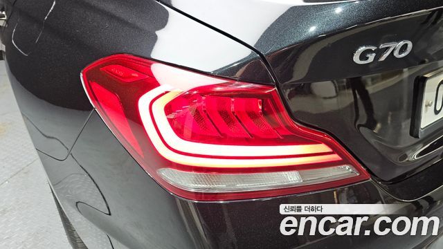 Genesis G70 2018 — photo 9