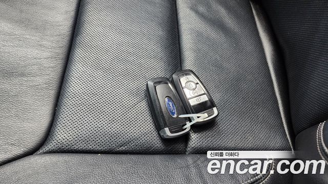 Ford Explorer 2020 — photo 23