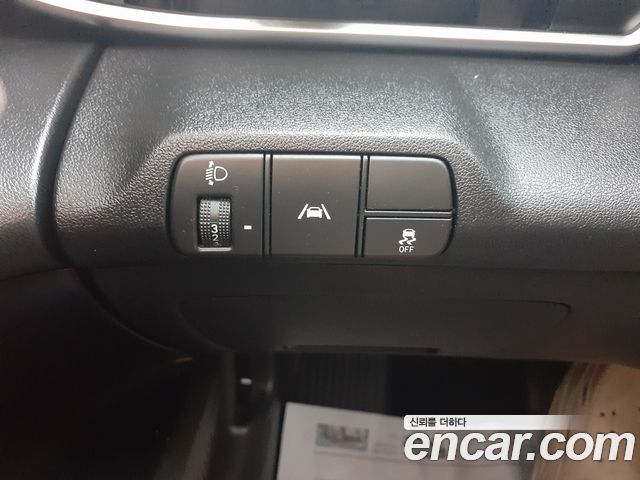 Hyundai AVANTE 2021 — photo 17