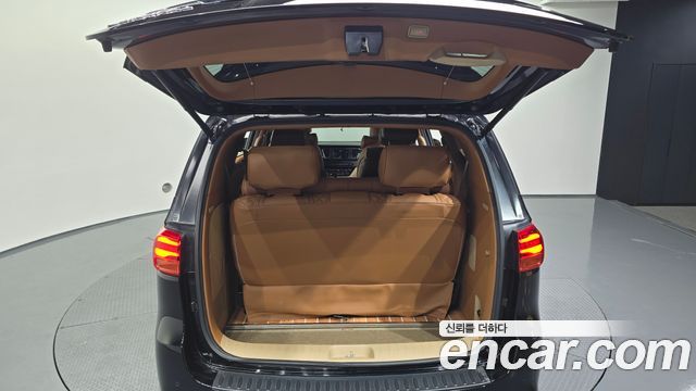 Kia Canival 2020 — photo 20